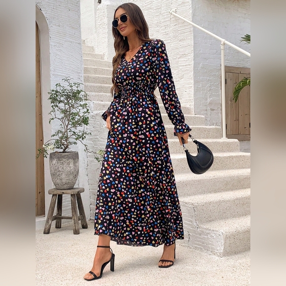 Full Print Heart Pattern Bell Sleeve Dress - Picture 3 of 6